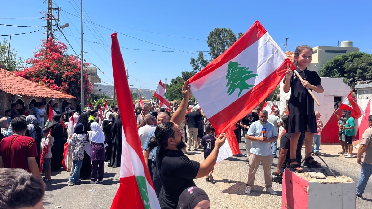 وقفة احتجاجية لأهالي المنصوري  في العامرية للمطالبة بالعودة إلى بلدتهم وخريس : المنصوري ليست محتلة والحل بوقف النار وانسحاب إسرائيل وبسط سلطة الجيش