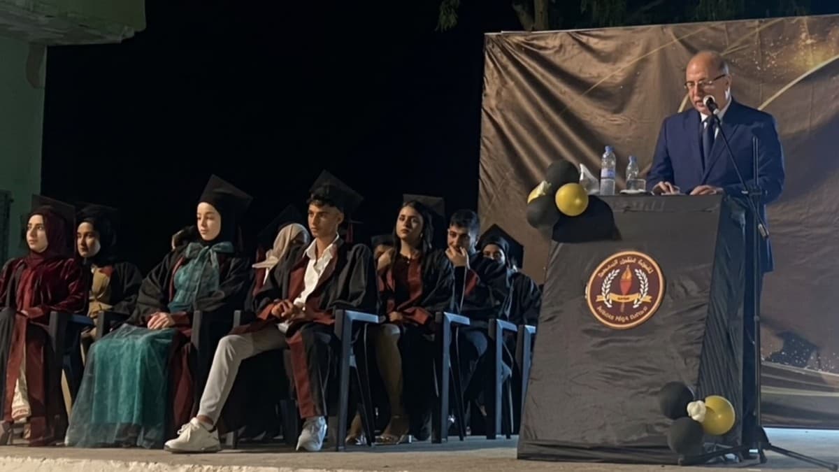 ثانوية عنقون احتفلت بتخريج "دفعة الصمود"