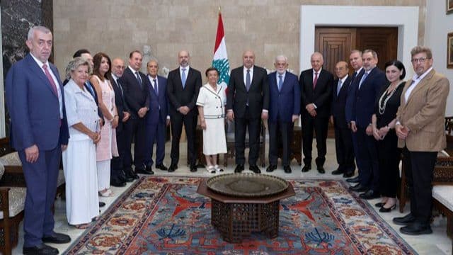 لقاءات متنوعة في القصر الجمهوري محورها الأوضاع العامة في لبنان والمنطقة
الرئيس عون : التفاوض ليس استسلاما والحقائق أثبتت بطلان مقولة ما أخذ بالقوة لا يسترد إلا بالقوة