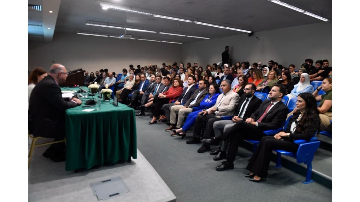 وزير العمل اعلن خلال ندوة عن "إصلاحات الموارد البشرية" في الـ LAU عن مسودة قانون عمل جديد ومشموشي كشفت عن خطة خمسية للرواتب وترشيق الإدارة
