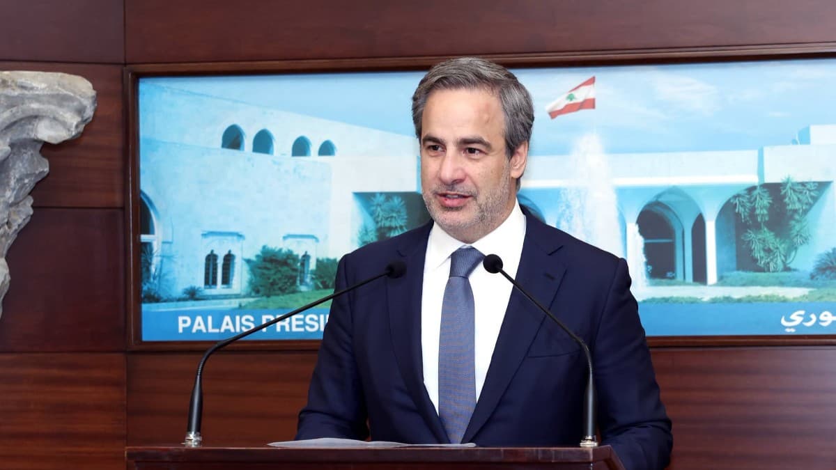 لقاءات وزارية ونيابية في قصر بعبدا والرئيس عون بحث مع زواره  في الأوضاع  جنوبا والتطورات الإقليمية
وتسلم دراسة قانونية حول القرار 2790 وأبرق الى السيسي مهنئا بذكرى انتصار6 أكتوبر