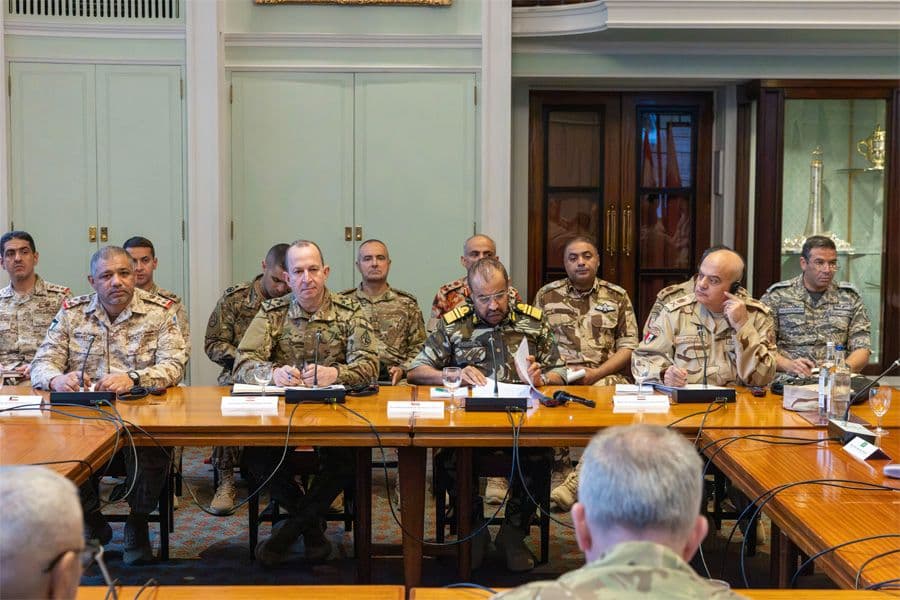 العماد هيكل يزور بريطانيا بدعوة رسمية من نظيره البريطاني ويلتقي عددًا من قادة الجيوش الصديقة
