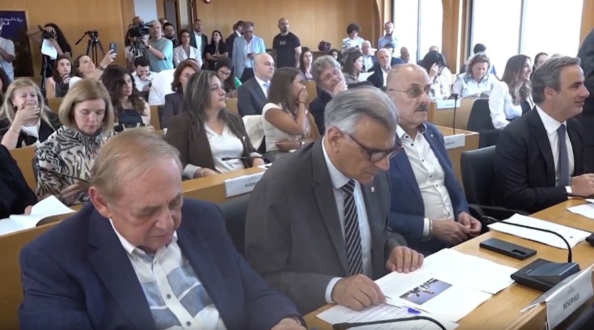 إطلاق استراتيجية الإدماج الاقتصادي وتوقيع ميثاق شراكة لتعزيز فرص العمل والحماية الاجتماعية الوزيرة السيد : فلنجعل منها بداية لشراكة وطنية حقيقية تترجم السياسات إلى فرص
وزير العمل : مسؤولية وطنية تتقاسمها مختلف الوزارات والمؤسسات العامة
وزير الإقتصاد: النجاح لن يقاس بجودة الوثيقة بل بقدرتنا على التنفيذ
عربيد : ترسم خارطة تنمية بدلا من أن تكون برنامج رعاية وعطاءات