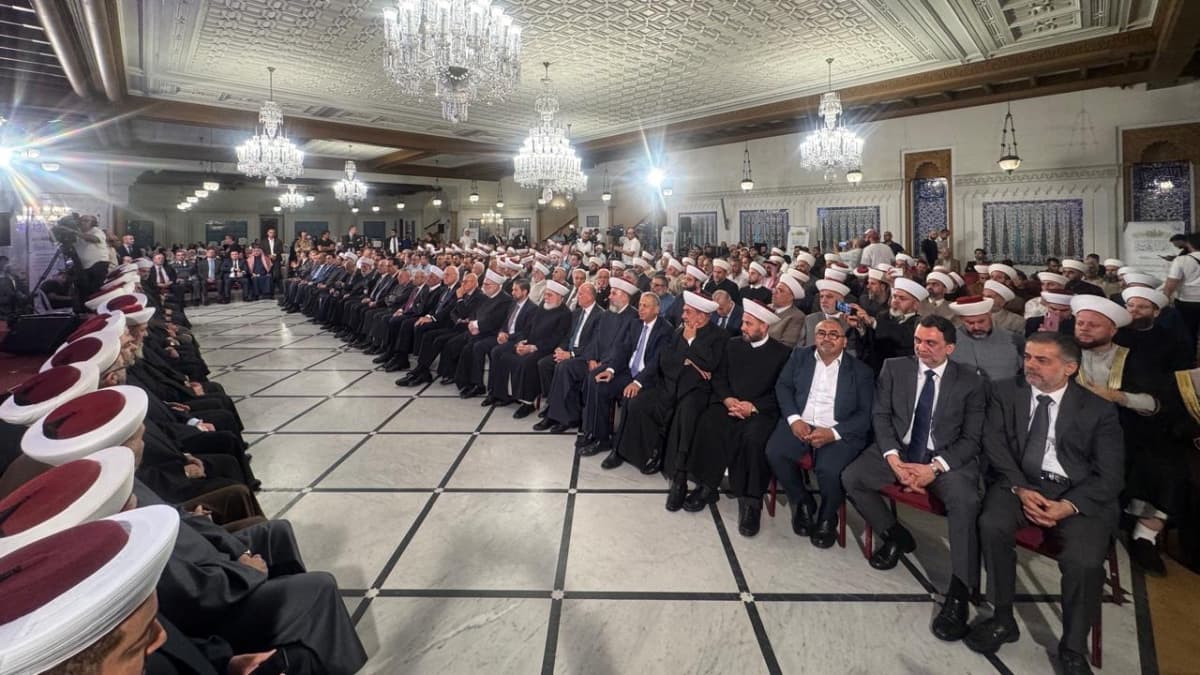 المفتي دريان في احتفال ذكرى المولد النبوي: نحن مع الرئيس والعهد والحكومة ورئيسها في مساعيهم لوقف العدوان الصهيوني وتحرير الأرض وفرض سلطة الدولة ولا أحد منا يريد هذه الأجواء من الانقسام الوطني