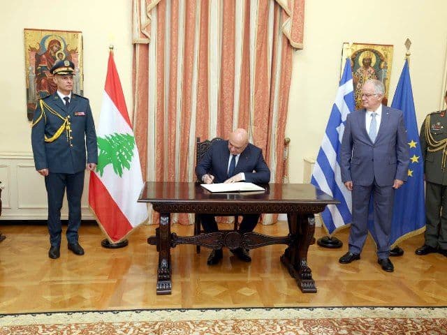 قمة لبنانية - يونانية في أثينا وتشديد على عمق العلاقات وضرورة تطويرها الرئيس عون: يجب تطبيق اتفاق الاطار بكامله من قبل الطرفين لا بإنتقائية