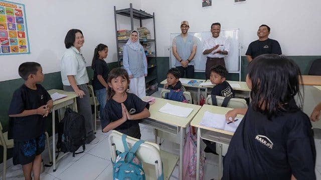 حاكم الشارقة يزور عددا من المشروعات والمبادرات الخيرية في جزيرة بالي الإندونيسية